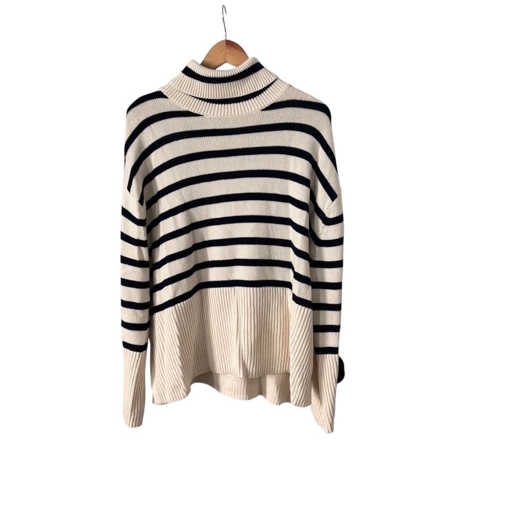 NWOT GAP Black and Cream Oversized Turtleneck Knit Sweater